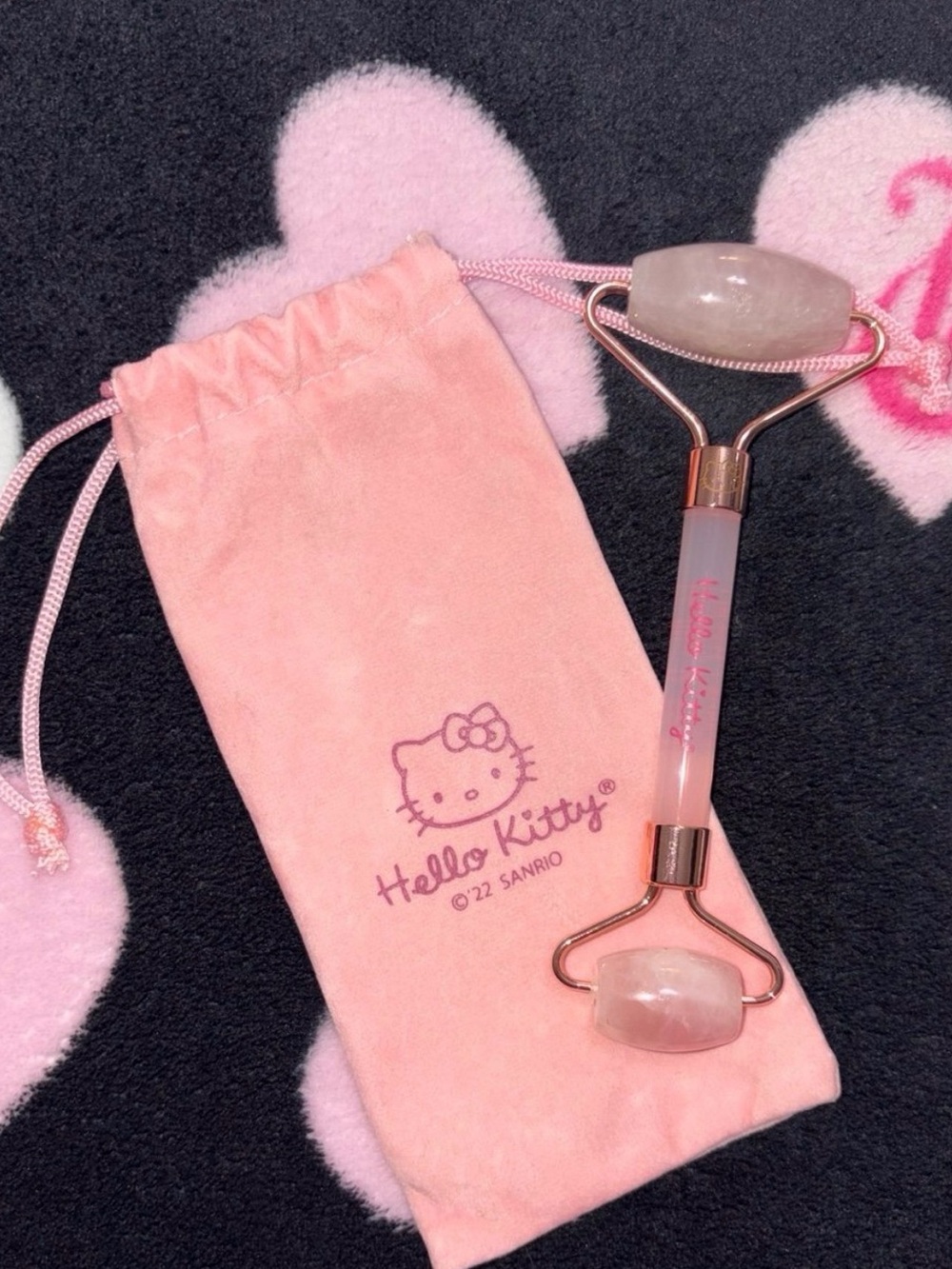 Hello Kitty rose quartz face roller